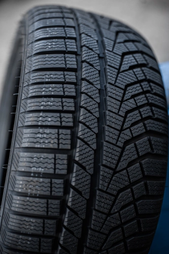 фото протектора и шины Ice Blazer Alpine EVO1 Шина Sailun Ice Blazer Alpine Evo 1 235/65 R17 108H